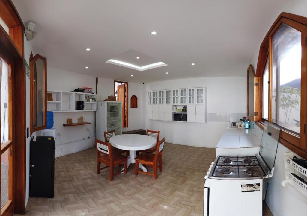 Hostal White House Galapagos Puerto Ayora  Luaran gambar